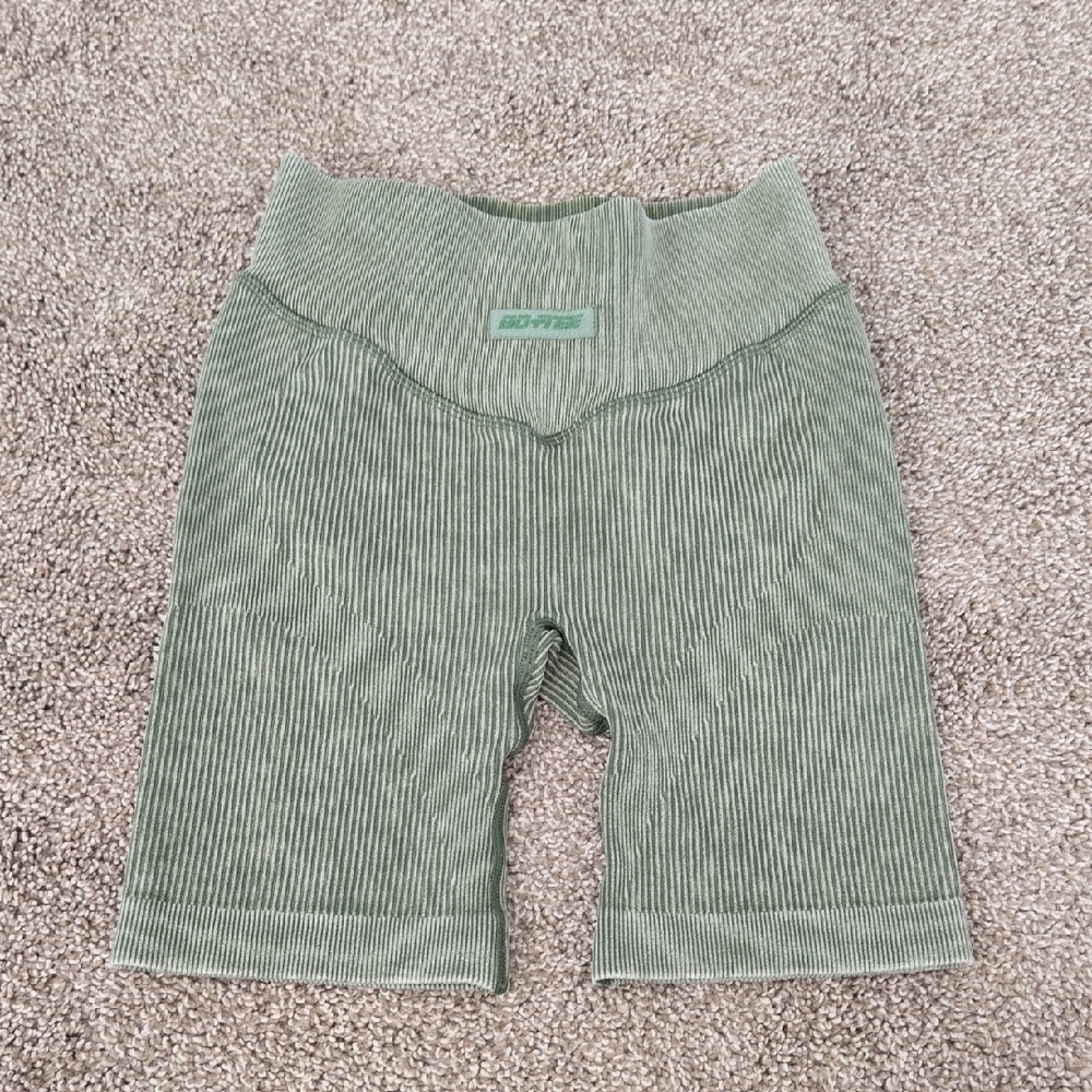 Bo-tee Ribbed Green Biker Short Size XS